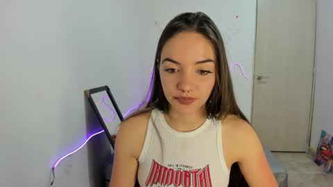 Snapshot of mariangel_3 chatting on January 18, 2025, 12:02 am Mariangel online show from January 18, 2025, 12:02 am