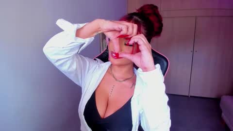 M A R I A N E online show from November 10, 2025, 2:49 pm