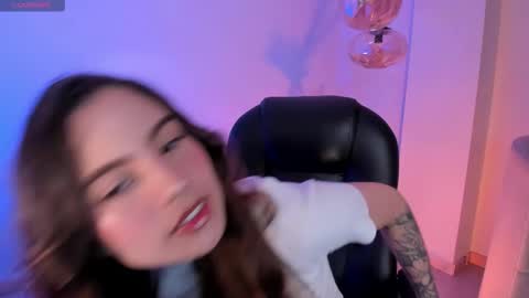 Marianne  online show from September 28, 2025, 8:58 pm