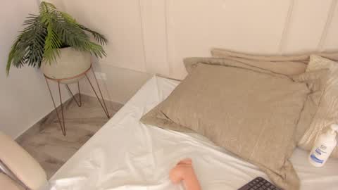 Maria Pettit online show from January 11, 2025, 3:20 pm