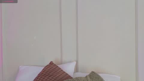 Maria Pettit online show from September 14, 2025, 12:37 pm