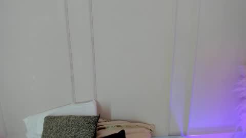 Maria Pettit online show from December 19, 2025, 11:50 am