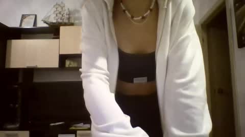 Elianor online show from April 12, 2026, 4:01 pm