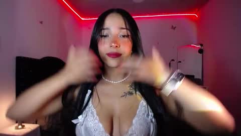 Snapshot of marie_daved chatting on January 25, 2025, 5:18 am Nicolle online show from January 25, 2025, 5:18 am