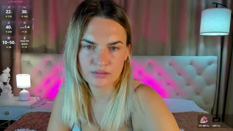 Mariel online show from October 7, 2025, 1:25 am