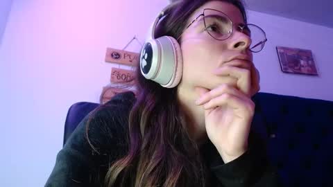 Mariie online show from March 6, 2025, 9:53 pm