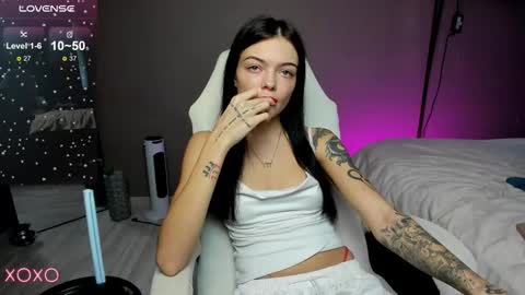 Maria  online show from October 17, 2025, 1:25 pm