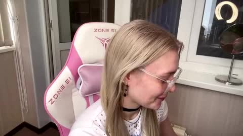 Snapshot of mariellesockwell chatting on February 28, 2026, 7:53 am Hey Im Ash I think together we can hit first 10 thumbs up online show from February 28, 2026, 7:53 am