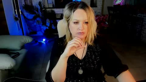 mariemlui online show from October 26, 2025, 12:11 pm