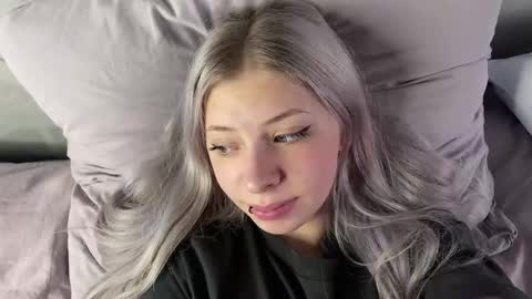 Snapshot of marikorin chatting on January 24, 2025, 10:53 am Mariko and Rin online show from January 24, 2025, 10:53 am