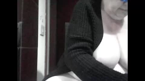 marilu64 online show from November 5, 2025, 8:09 pm