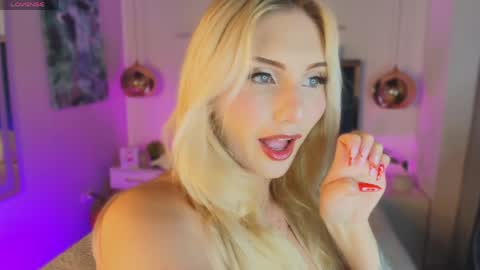 Snapshot of mariluu_ chatting on May 14, 2026, 8:15 pm Mariluu online show from May 14, 2026, 8:15 pm