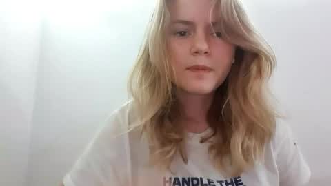 Snapshot of marilynnstoutt chatting on December 5, 2025, 12:47 pm Esma online show from December 5, 2025, 12:47 pm