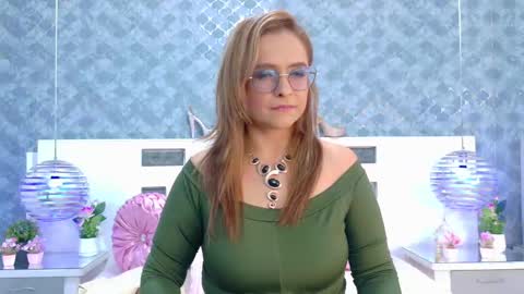 Snapshot of marilynvega77 chatting on September 19, 2025, 8:31 pm Marilyn Vega online show from September 19, 2025, 8:31 pm