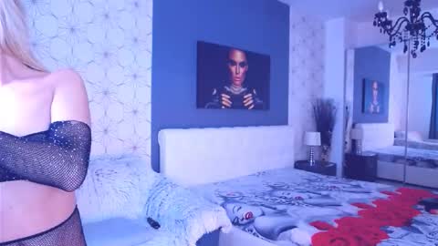 Snapshot of marimais chatting on November 19, 2025, 8:03 am Mary Mais online show from November 19, 2025, 8:03 am