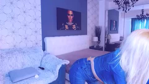 Snapshot of marimais chatting on December 15, 2025, 8:07 am Mary Mais online show from December 15, 2025, 8:07 am