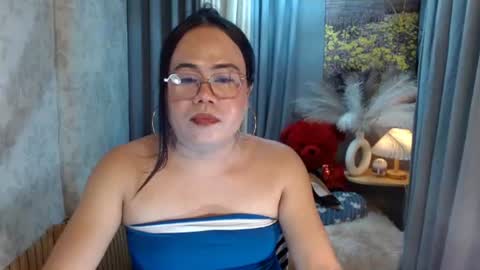 Snapshot of mariposa_911 chatting on June 25, 2026, 5:45 am LEAH online show from June 25, 2026, 5:45 am