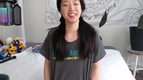 Snapshot of marissapeach chatting on March 9, 2025, 5:17 pm MarissaPeach online show from March 9, 2025, 5:17 pm