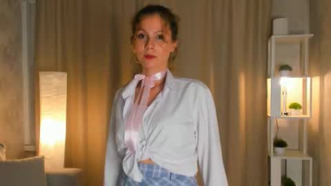 Molly online show from October 12, 2025, 6:07 pm