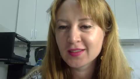 mariza_love359092 online show from February 27, 2026, 10:43 pm