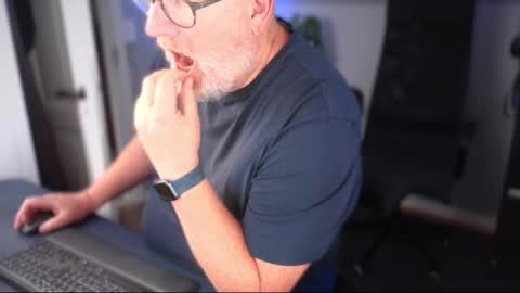 Snapshot of mark1963sub chatting on September 16, 2025, 2:07 pm Mark online show from September 16, 2025, 2:07 pm