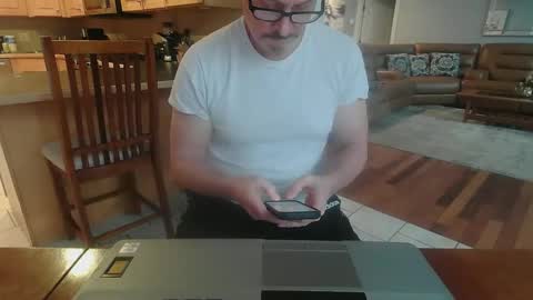 Mark online show from November 26, 2025, 2:40 pm