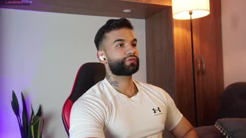 Mark online show from November 7, 2025, 11:05 pm