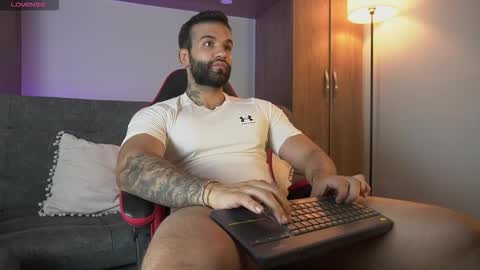 Snapshot of mark_hazze chatting on February 19, 2026, 11:12 pm Mark online show from February 19, 2026, 11:12 pm