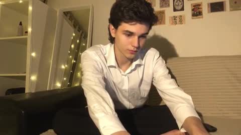 Mark online show from November 4, 2025, 3:00 pm