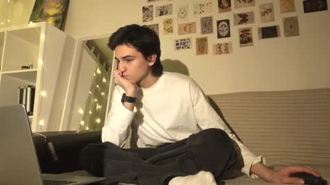 Mark online show from November 11, 2025, 3:01 pm