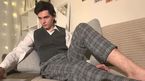 Mark online show from December 1, 2025, 2:22 pm