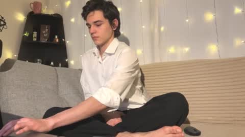 Mark online show from December 4, 2025, 1:09 pm