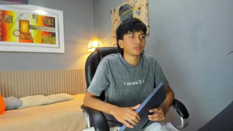 Snapshot of markbowie chatting on June 5, 2026, 7:52 pm markbowie online show from June 5, 2026, 7:52 pm