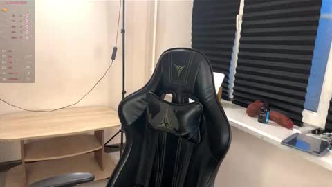 Mark online show from December 20, 2025, 2:02 pm