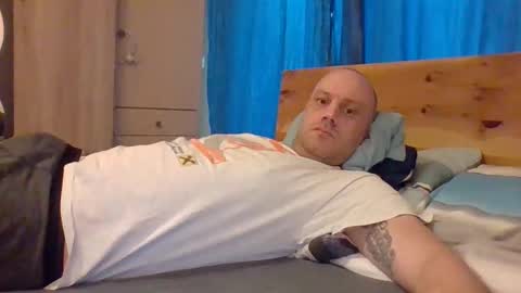 Snapshot of markus_7 chatting on December 17, 2025, 10:32 am markus_7 online show from December 17, 2025, 10:32 am