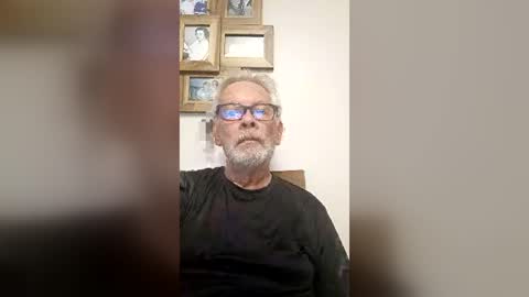 Snapshot of marky1954 chatting on August 4, 2026, 8:17 am markedman online show from August 4, 2026, 8:17 am