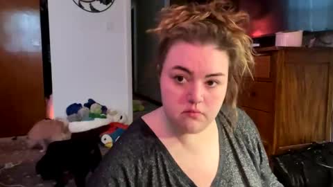 Snapshot of maroon_moon chatting on February 16, 2025, 7:49 pm maroon_moon online show from February 16, 2025, 7:49 pm