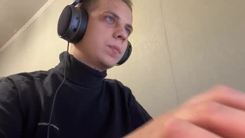 Snapshot of maroooa chatting on December 16, 2025, 6:35 pm Marko online show from December 16, 2025, 6:35 pm