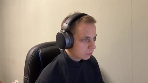 Snapshot of maroooa chatting on December 17, 2025, 8:04 pm Marko online show from December 17, 2025, 8:04 pm