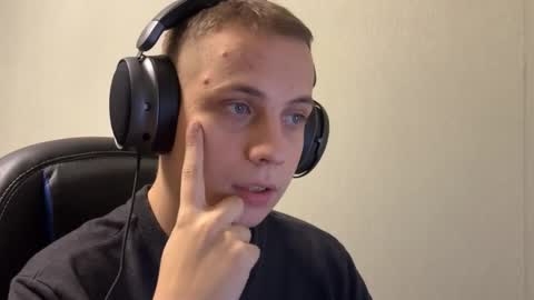 Snapshot of maroooa chatting on December 20, 2025, 7:32 pm Marko online show from December 20, 2025, 7:32 pm