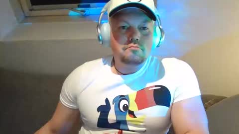 Snapshot of mars0481 chatting on December 5, 2025, 1:42 pm mars0481 online show from December 5, 2025, 1:42 pm