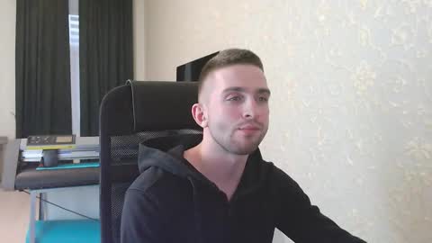 Snapshot of marselle_looker chatting on March 12, 2025, 3:29 pm Marselle online show from March 12, 2025, 3:29 pm