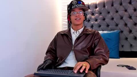 MARSHALL online show from December 22, 2025, 1:08 pm