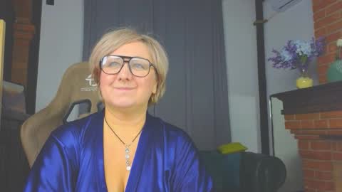 Snapshot of marta_wils chatting on November 14, 2025, 10:03 am marta_wils online show from November 14, 2025, 10:03 am