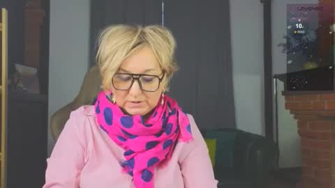 Snapshot of marta_wils chatting on December 1, 2025, 3:00 am marta_wils online show from December 1, 2025, 3:00 am