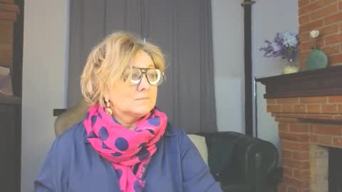 Snapshot of marta_wils chatting on December 4, 2025, 4:22 am marta_wils online show from December 4, 2025, 4:22 am