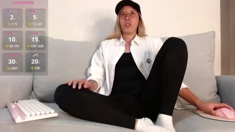 Snapshot of marthina_thompson chatting on May 23, 2026, 11:31 pm marthina thompson online show from May 23, 2026, 11:31 pm