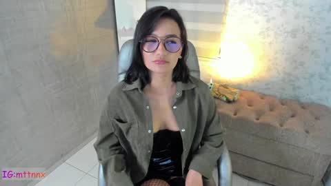 Snapshot of martiiinaa_ chatting on December 4, 2024, 4:43 am Martina online show from December 4, 2024, 4:43 am