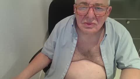 martin_1947 online show from October 25, 2025, 8:03 pm