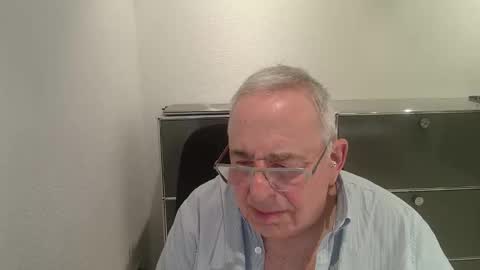 martin_1947 online show from April 4, 2026, 6:38 pm